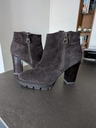 Botines de ante marrón chocolate