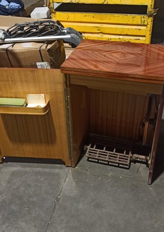 Máquina Coser Sigma Antigua con Mueble
