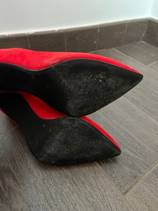 Zapatos de tacón rojos