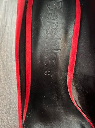 Zapatos de tacón rojos