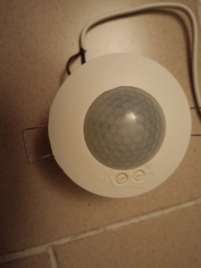 Iluminación- detector movimiento 360°