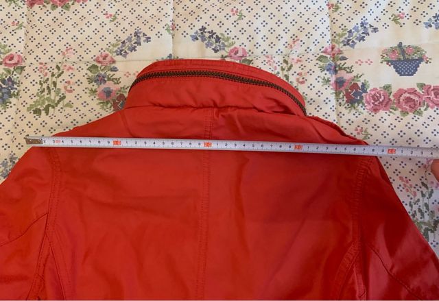 Chaqueta Elogy color coral.