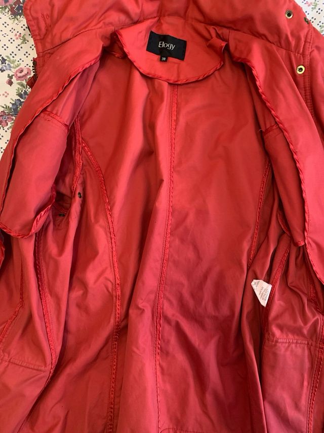 Chaqueta Elogy color coral.