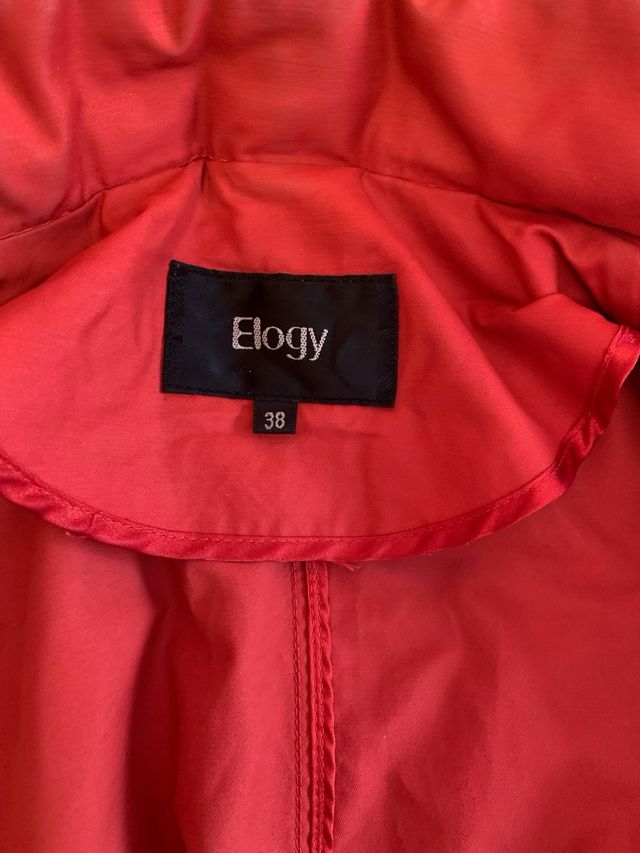 Chaqueta Elogy color coral.