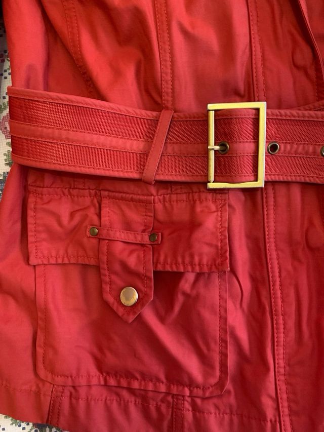 Chaqueta Elogy color coral.