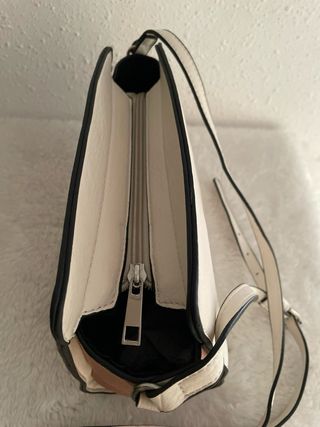 Bolso bicolor Stradivarius  