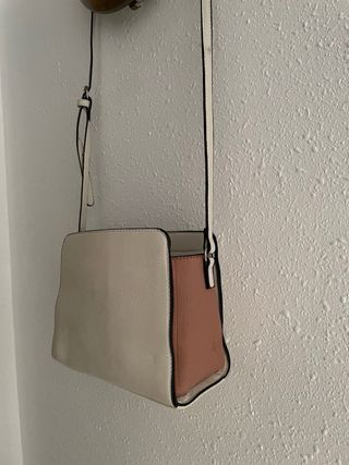 Bolso bicolor Stradivarius  