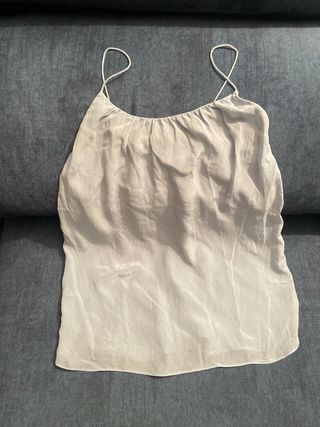 Blusa de tirantes regulables de Massimo Dutti.