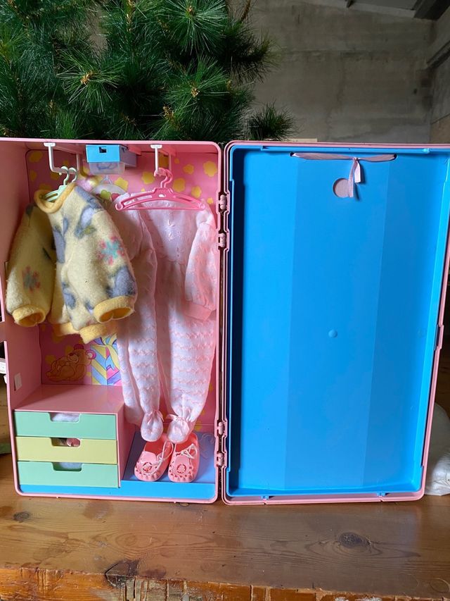 Maletín nenuco - vestidor, cama