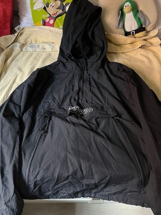 chaqueta impermeable pull and bear