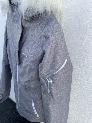 Chaquetón nieve y guantes.