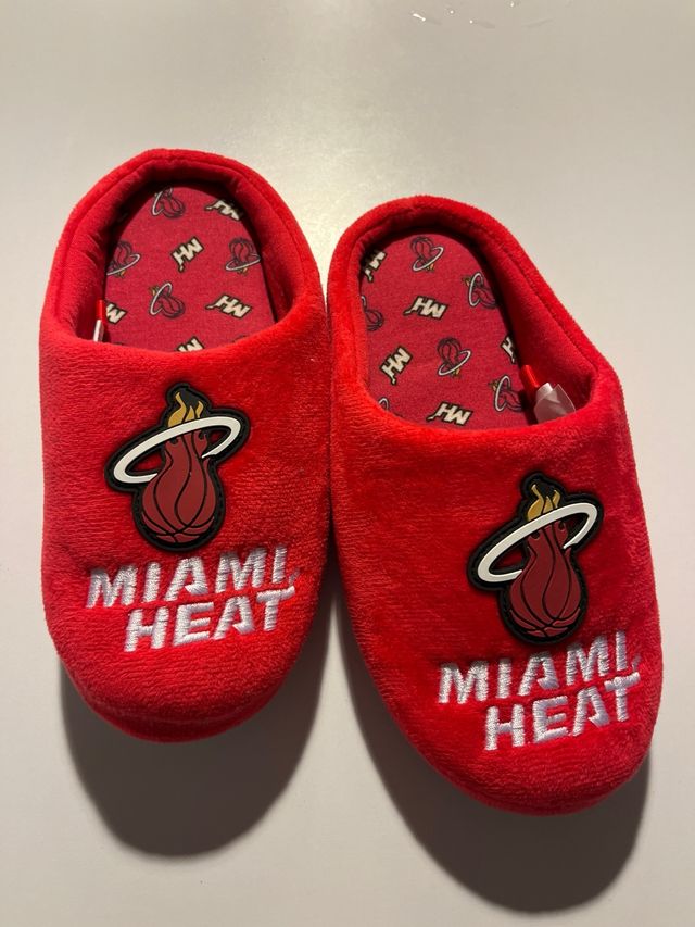 Zapatillas estar casa niño. SIN USAR