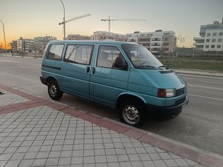 Volkswagen Caravelle 1995. Distintivo: histórica