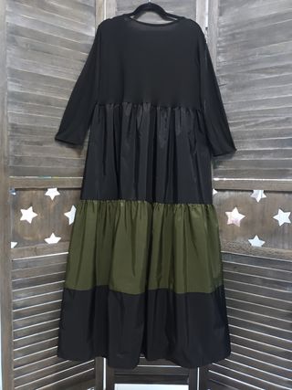 🖤 Vestido maxi volantes combinado 🧡 Única over
