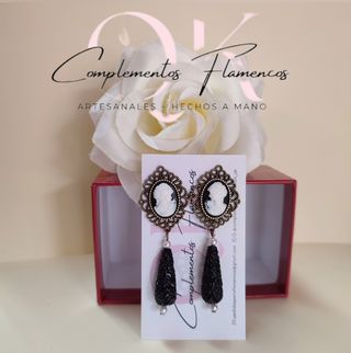 Pendientes camafeos blanco y negro