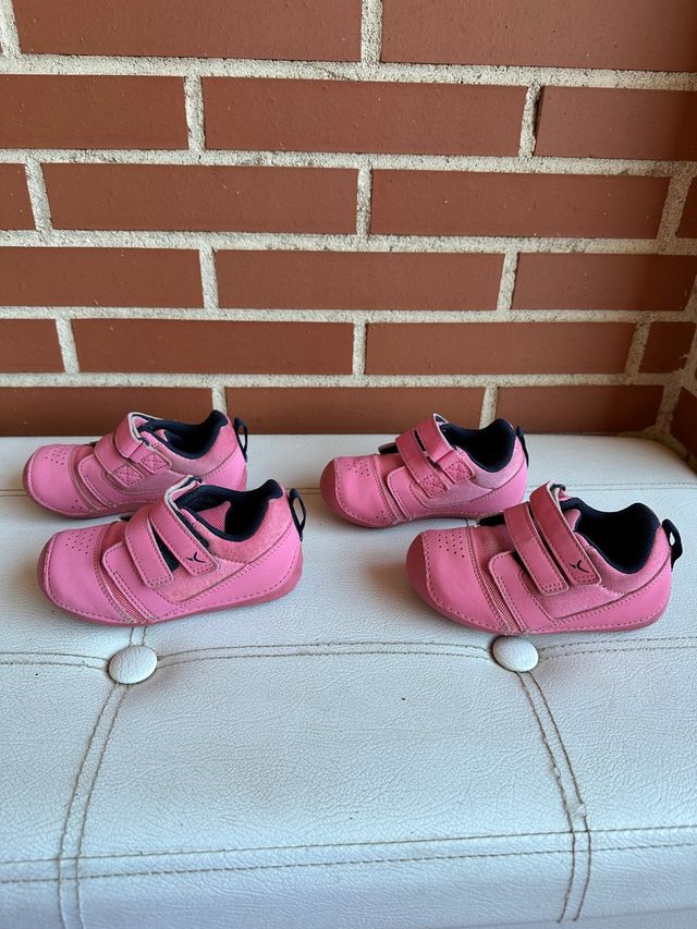 2 pares deportivas rosas Decathlon talla 23