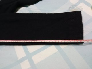 chaqueta negra de cremallera