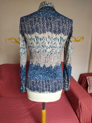 Camisa vintage cuello pico talla 36