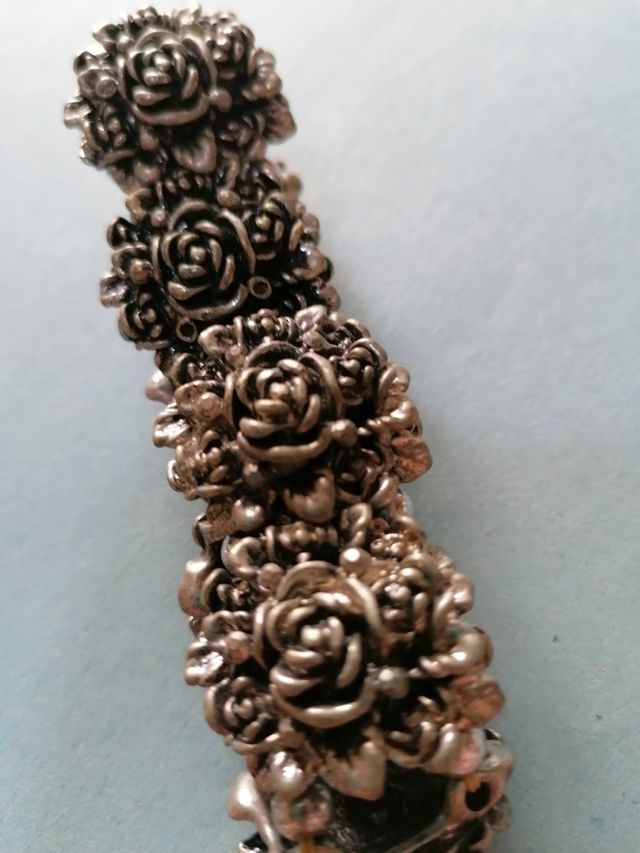 Bracciale con rose incise