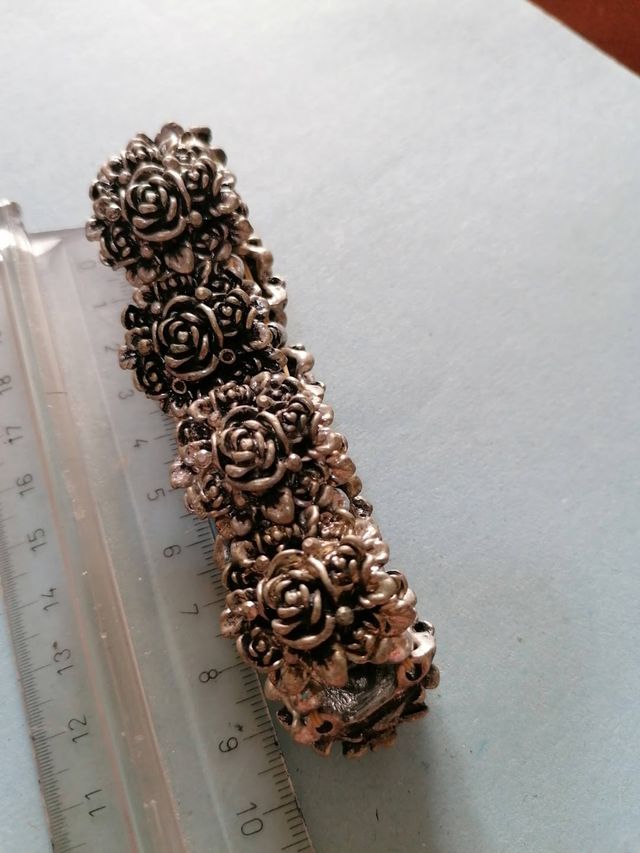 Bracciale con rose incise