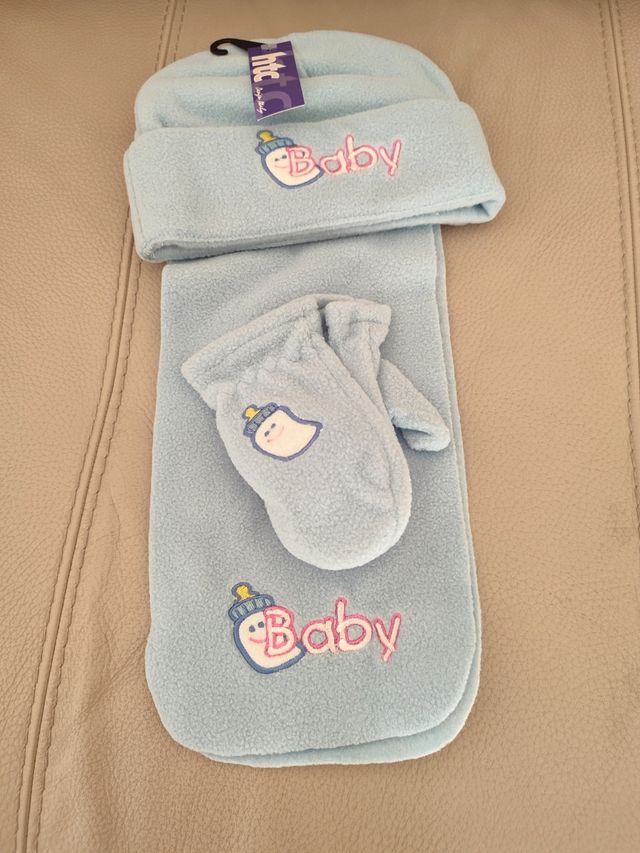 Conjunto bufanda, guantes y gorro bebé