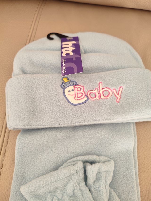 Conjunto bufanda, guantes y gorro bebé