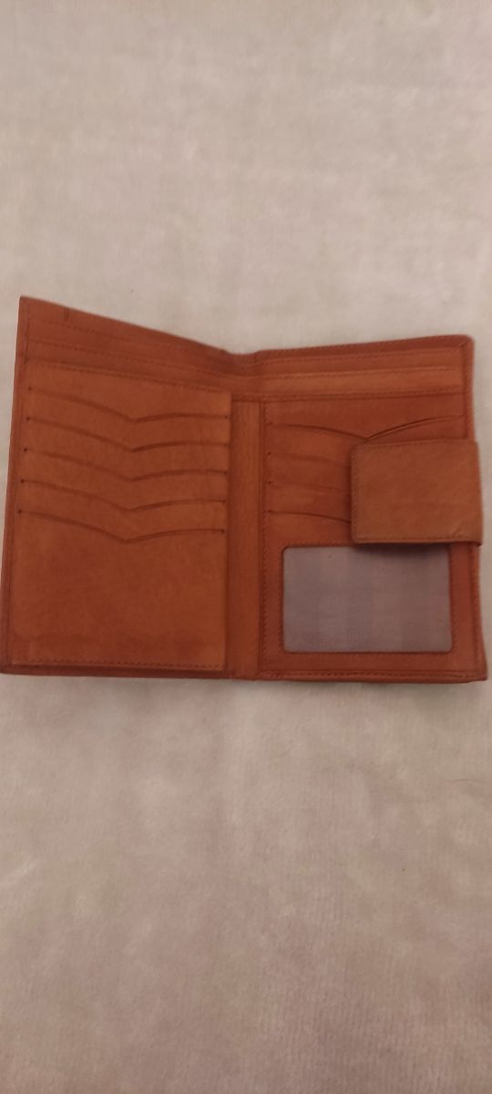 Carteras de mujer en piel.