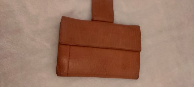 Carteras de mujer en piel.