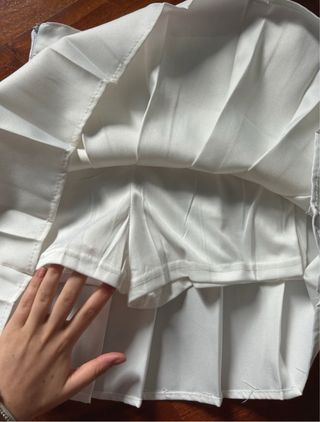 gonna tennista bianca