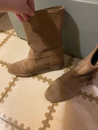 Botines ante mujer