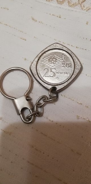Llavero con moneda 25 pesetas