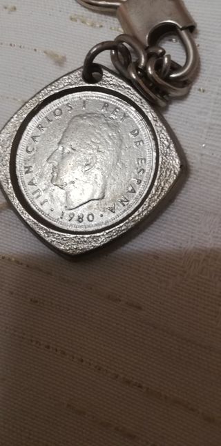 Llavero con moneda 25 pesetas