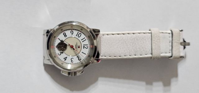 Reloj Tommy Automatico