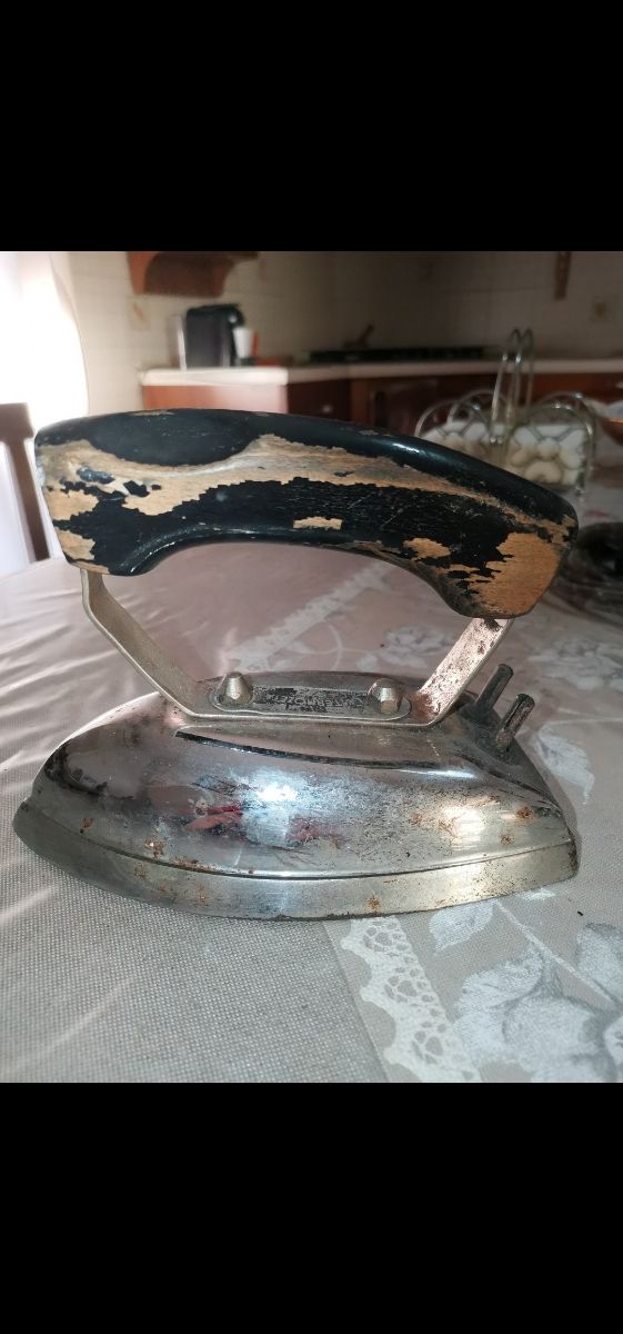 Ferro da stiro vintage d'epoca antico 