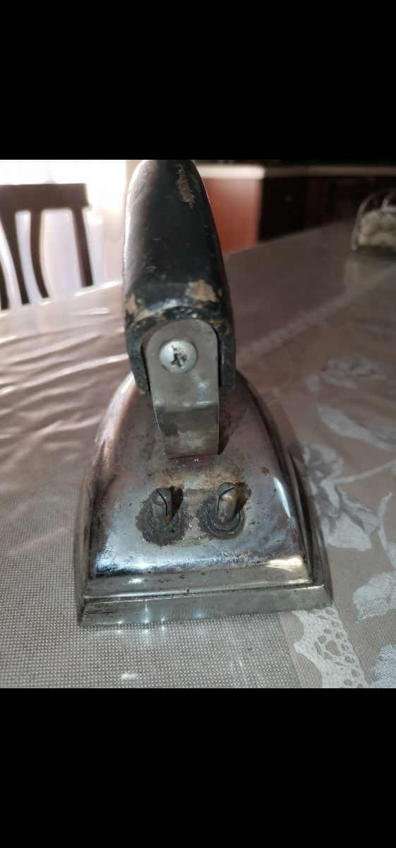 Ferro da stiro vintage d'epoca antico 