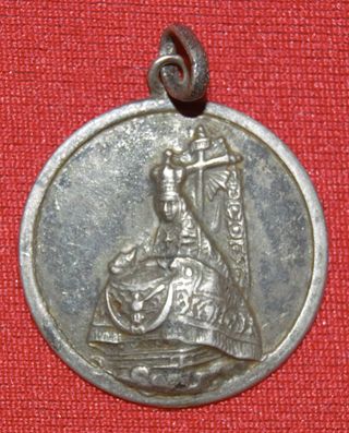 Medalla religiosa de la Virgen de las Angustias