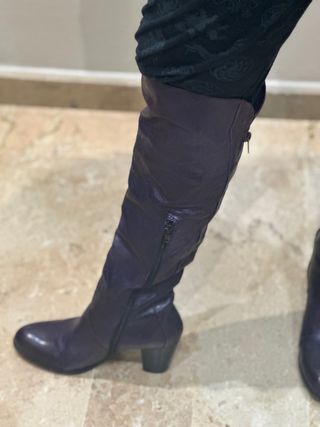 botas altas piel lilas hasta la rodilla