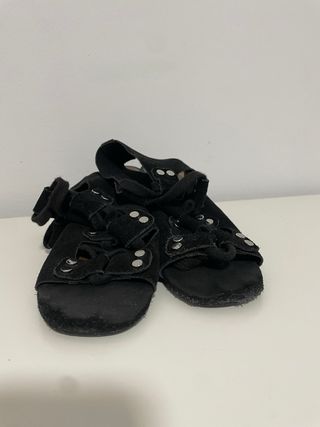 Sandalias ante Bimba y Lola