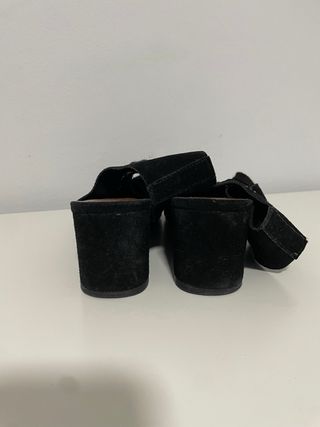 Sandalias ante Bimba y Lola