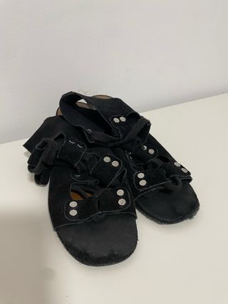 Sandalias ante Bimba y Lola