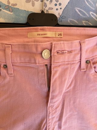 Tejano Levi’s rosa