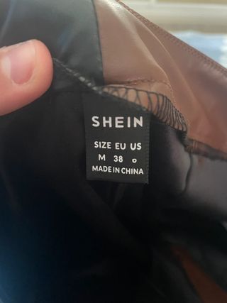 Pantalón cuero sintético