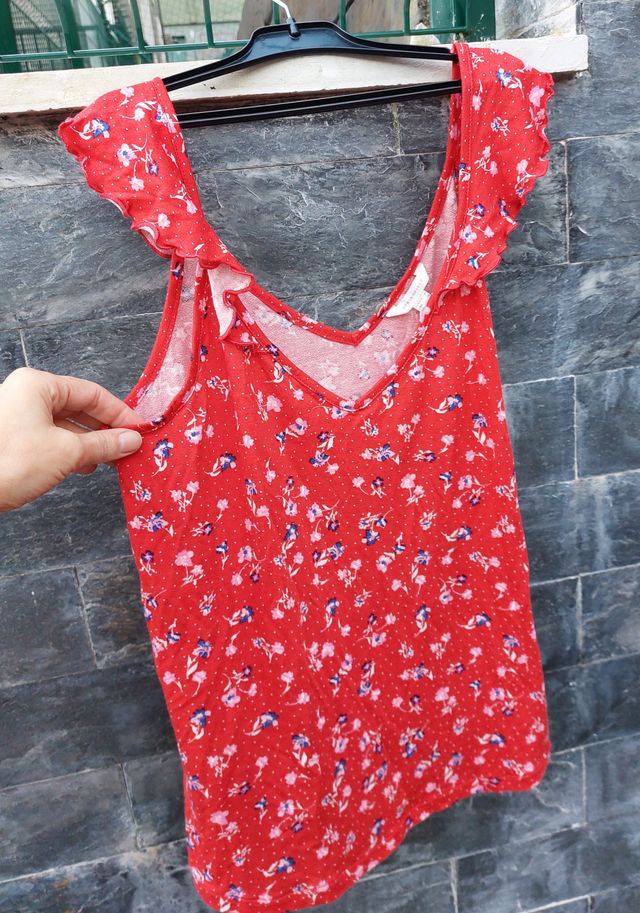 Camiseta tirantes con volante roja o azul