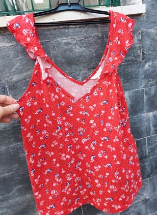 Camiseta tirantes con volante roja o azul