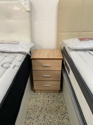 Comodas y mesitas