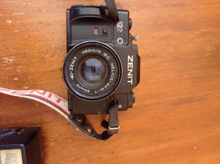 Macchinetta fotografica  zenit  leggermente tratt.