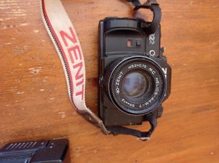 Macchinetta fotografica  zenit  leggermente tratt.