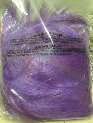 DISFRAZ PELUCA PUNKY LILA CON LUMALINA ROJA. NUEVA