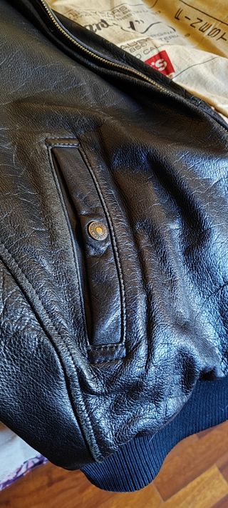 Cazadora cuero Levis. Antigua