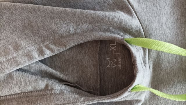 Sudadera gris capucha Altus gim y senderismo